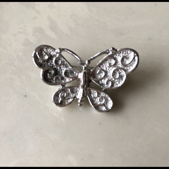 Vintage Gerry’s silver butterfly two pin set - Picture 3 of 5
